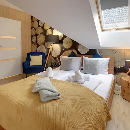 Trevilles Azyl アパート カルパッチ